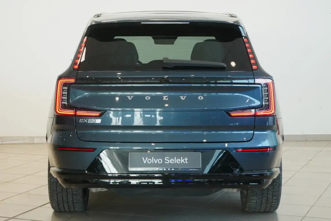 VOLVO EX90