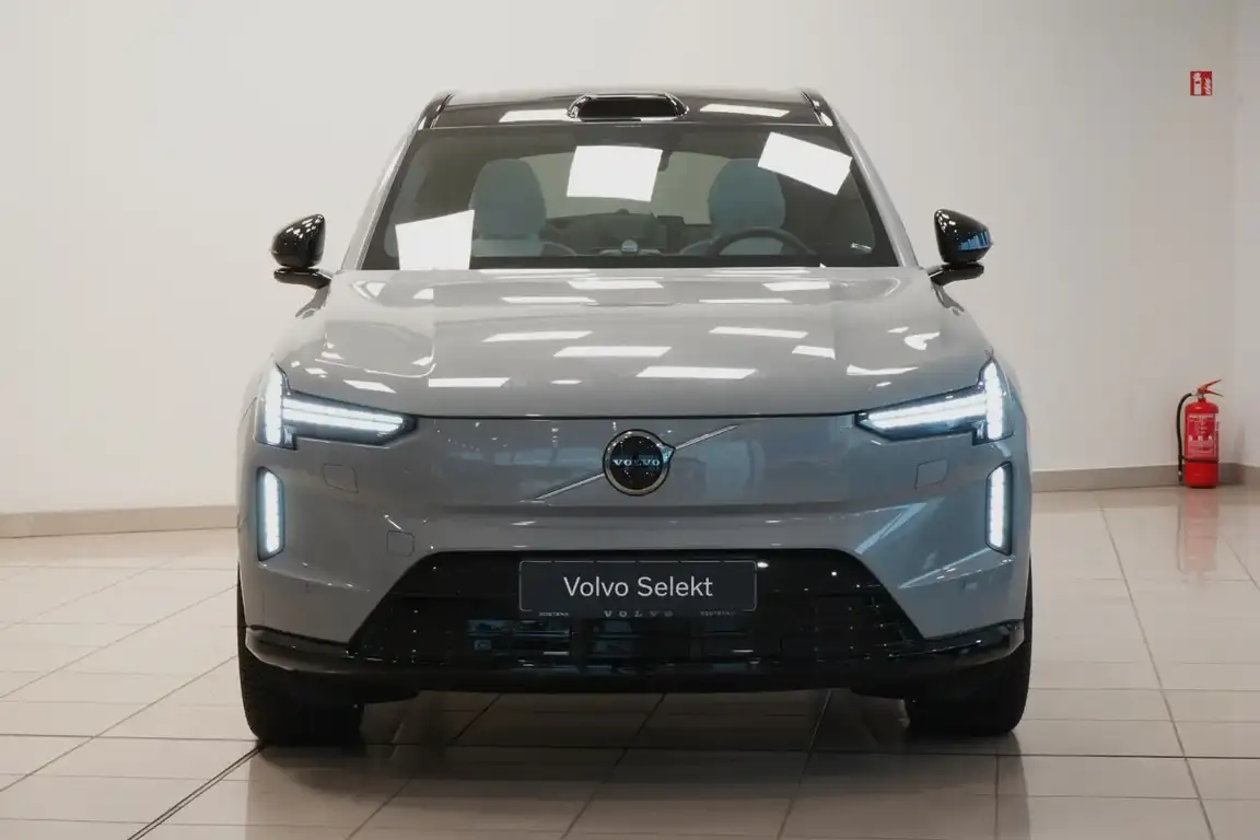 VOLVO EX90