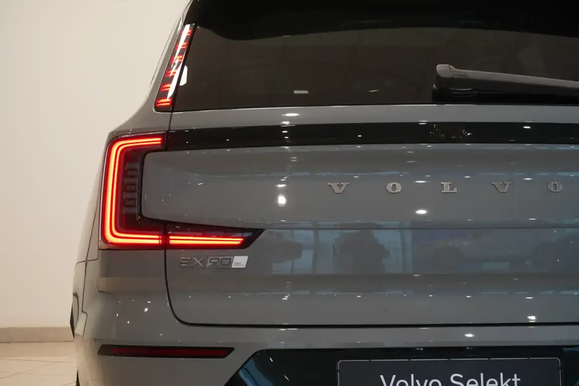 VOLVO EX90
