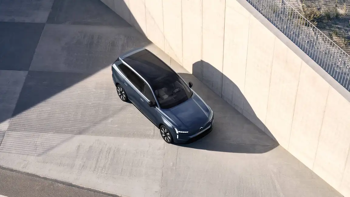 VOLVO EX90