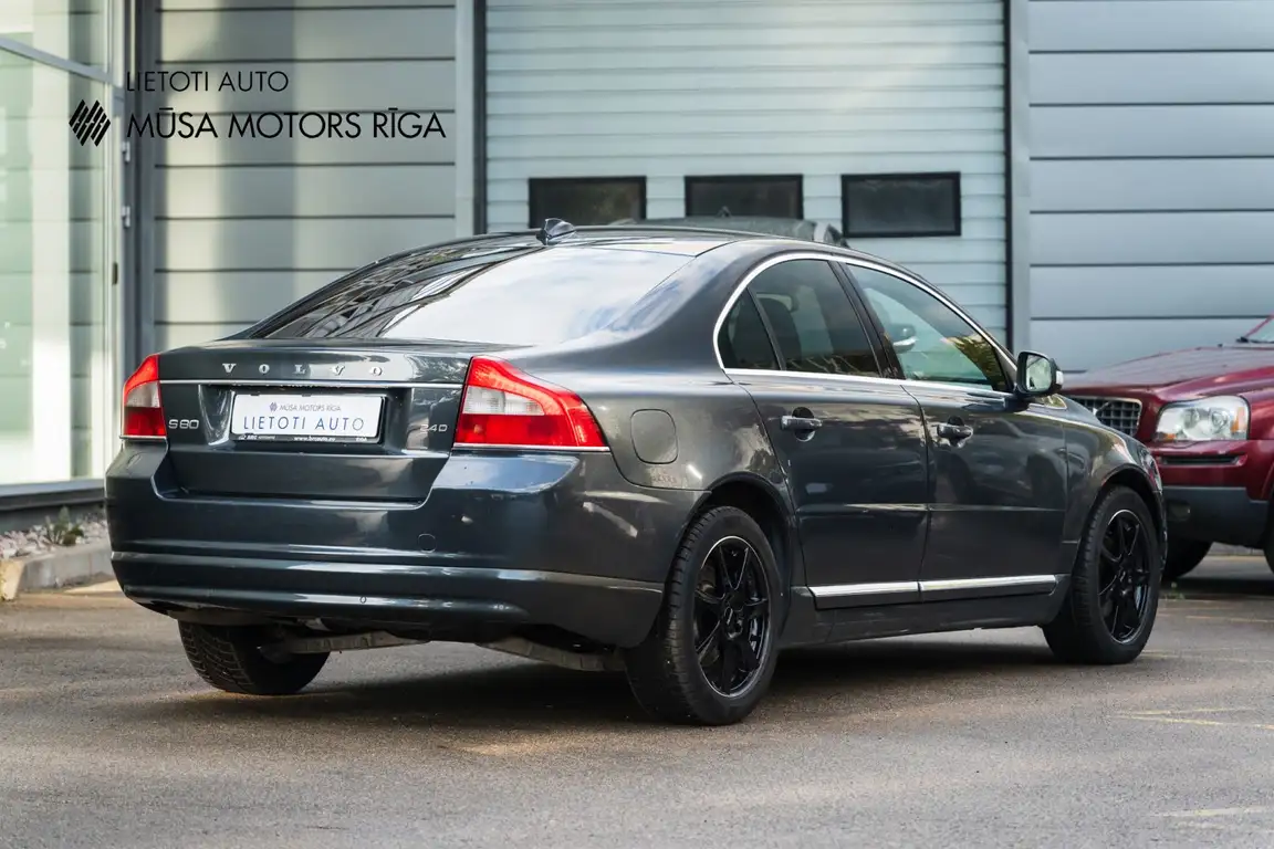 VOLVO S80