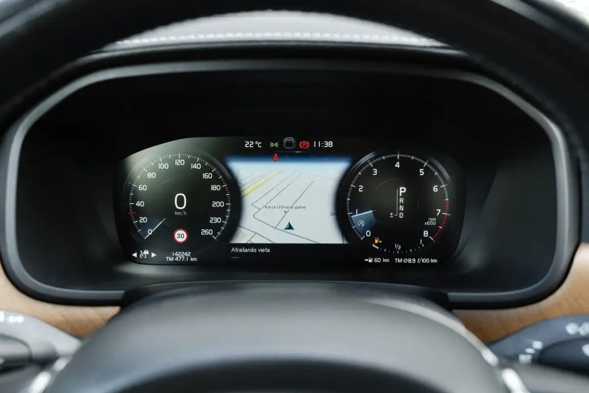 VOLVO S90