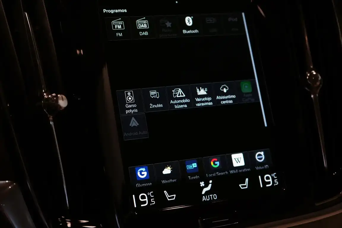 VOLVO S90