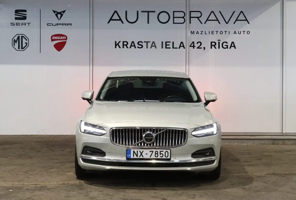 VOLVO S90