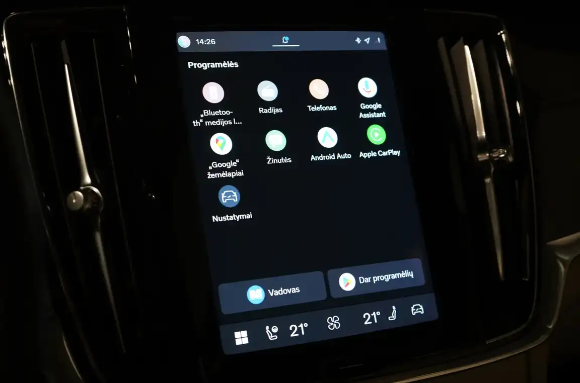 VOLVO S90