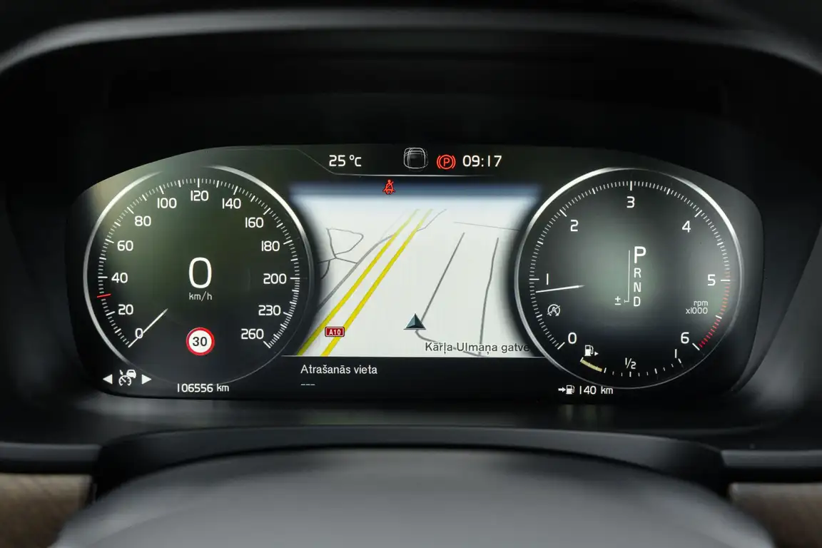 VOLVO S90