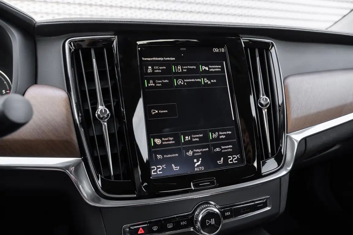VOLVO S90