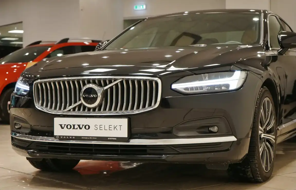 VOLVO S90