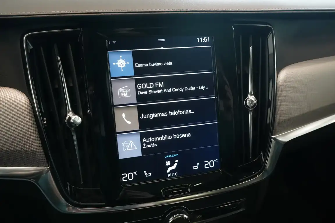 VOLVO S90