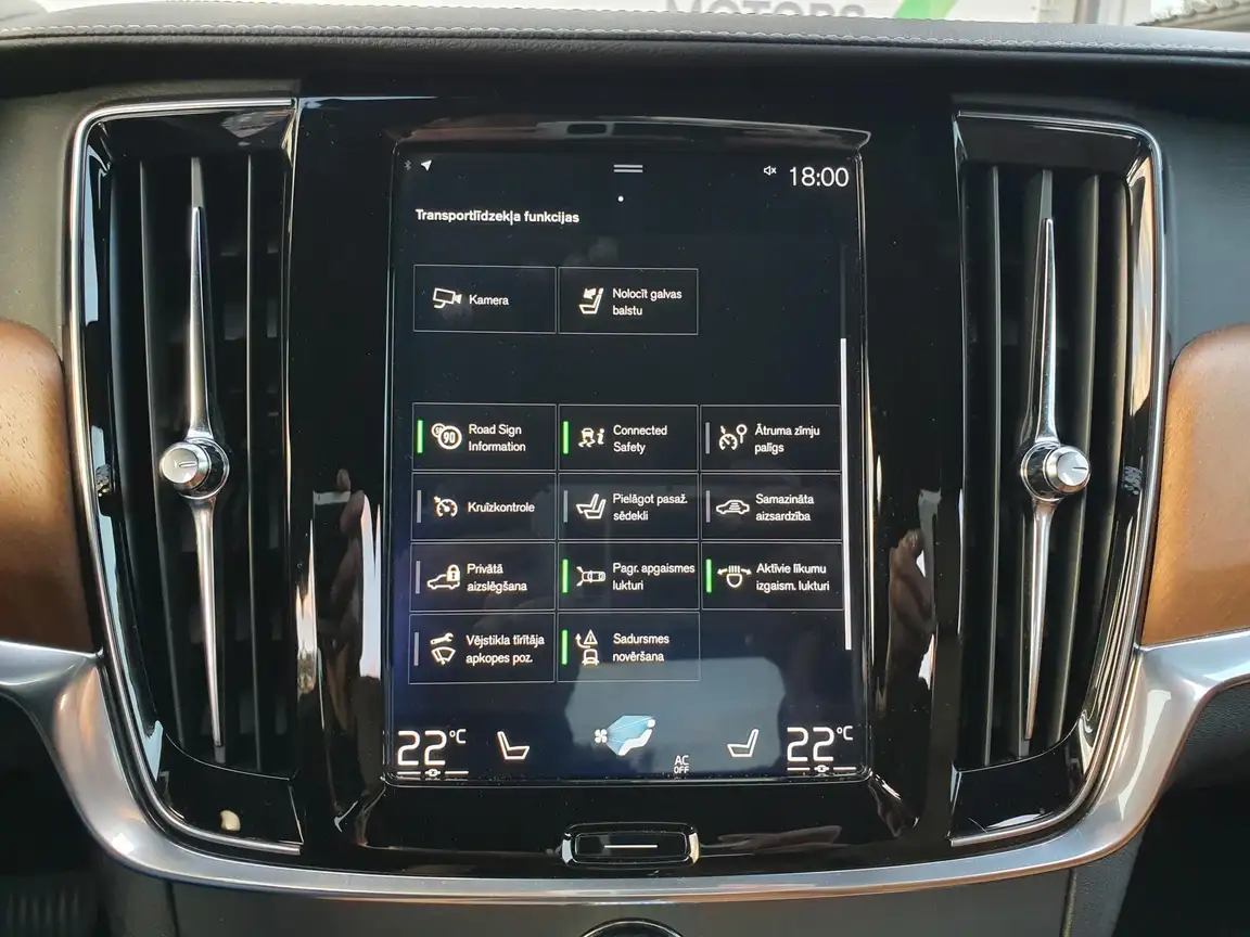 VOLVO S90