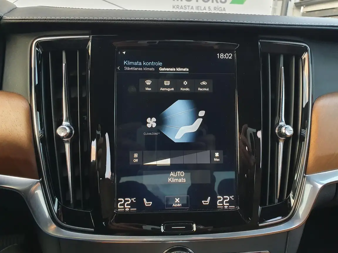 VOLVO S90