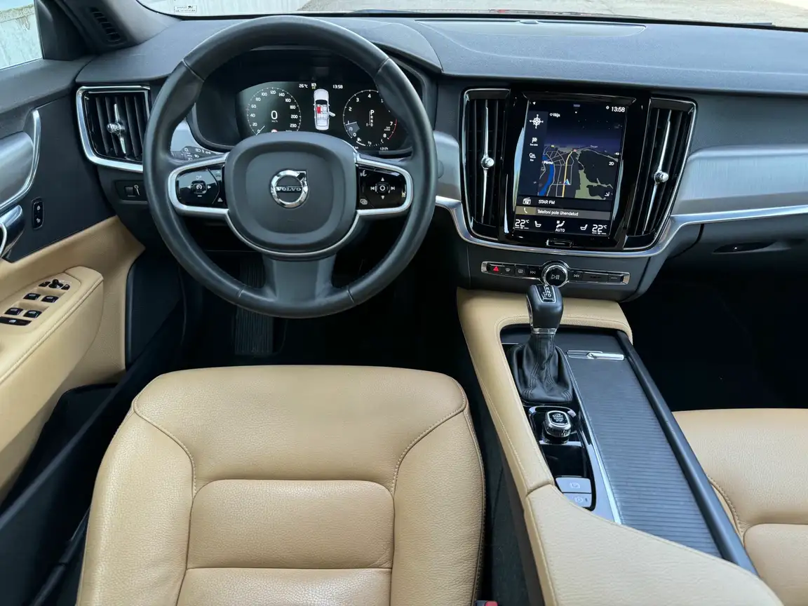 VOLVO S90