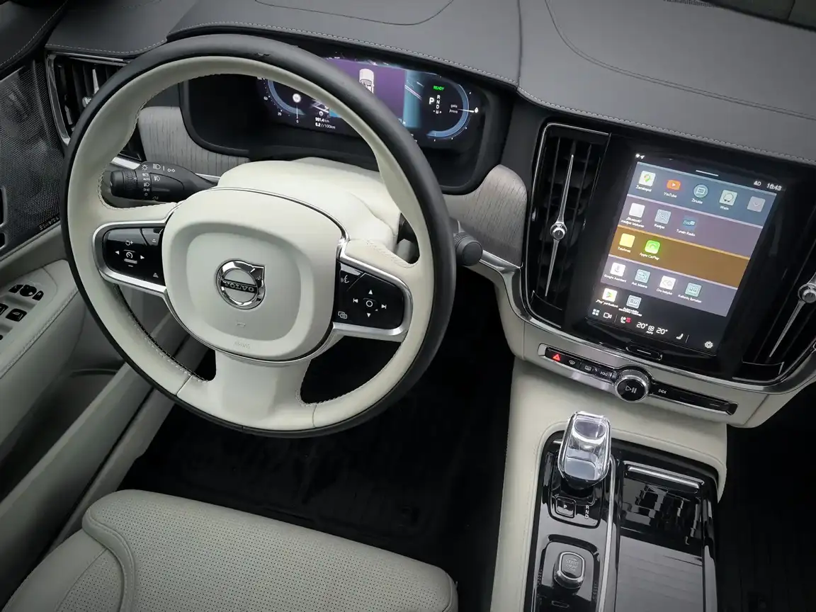 VOLVO S90