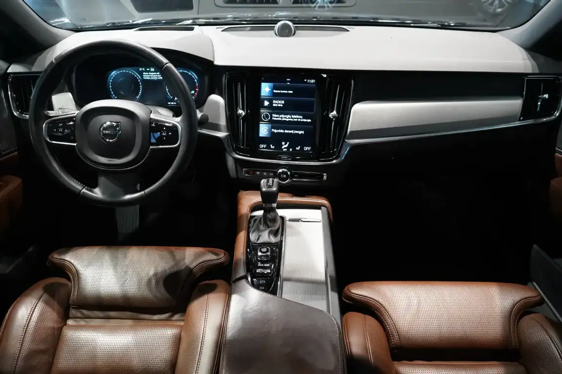 VOLVO S90