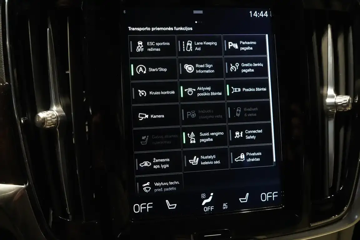 VOLVO S90