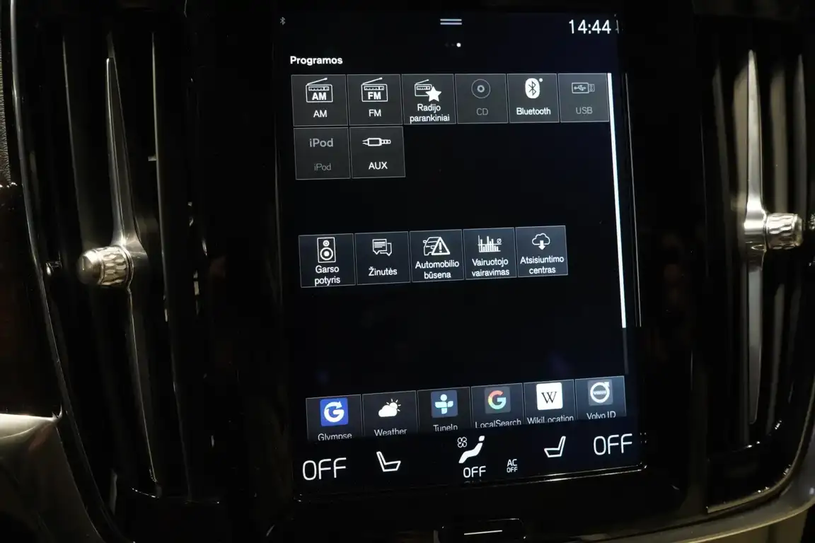 VOLVO S90