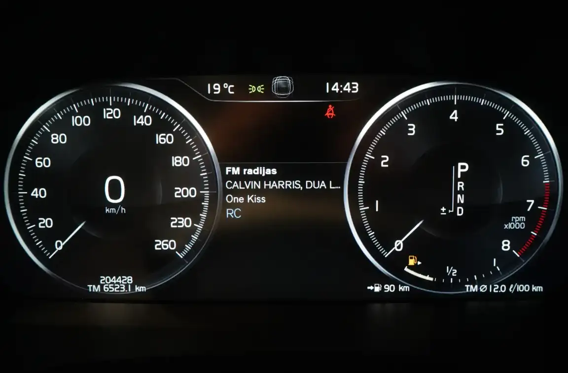 VOLVO S90