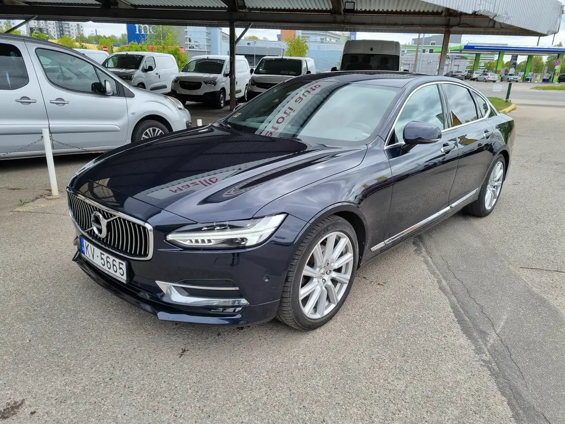 VOLVO S90