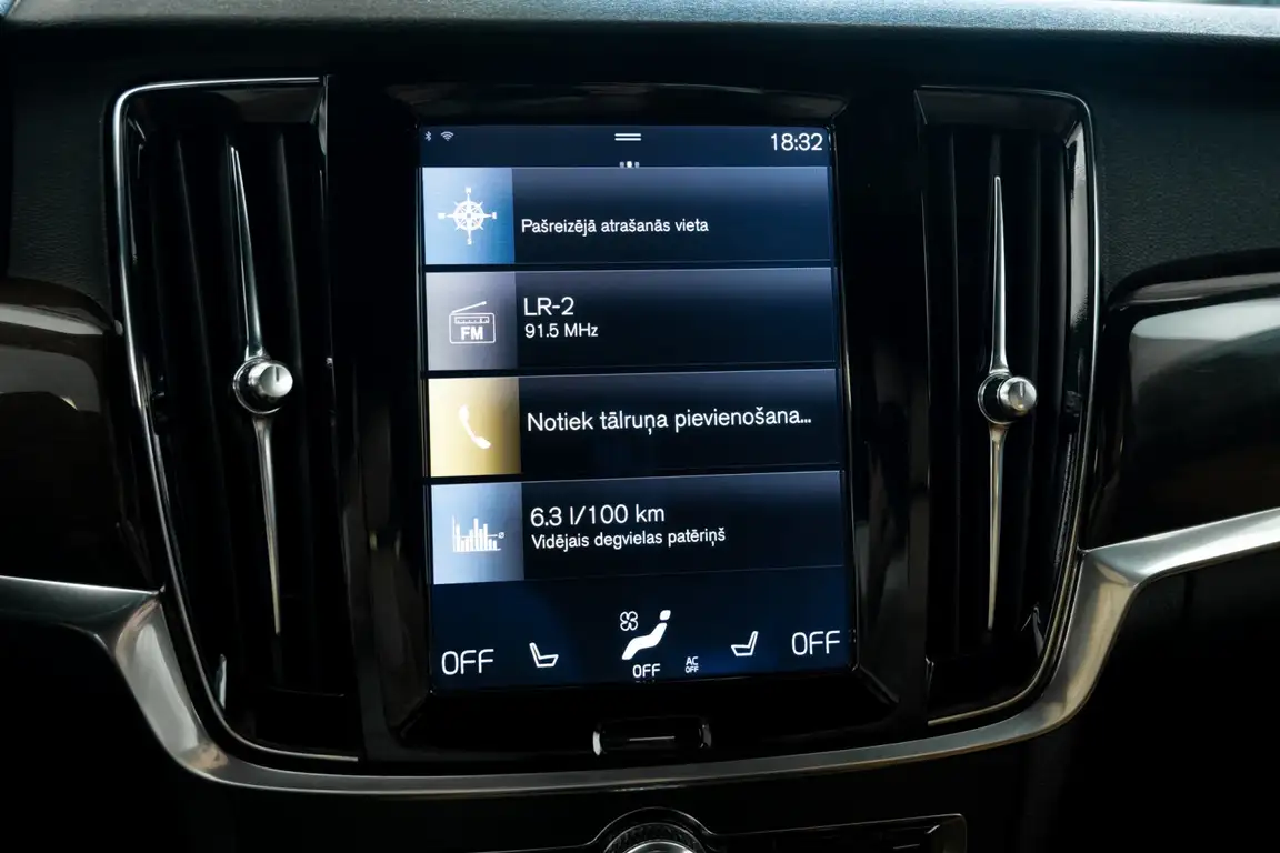VOLVO S90