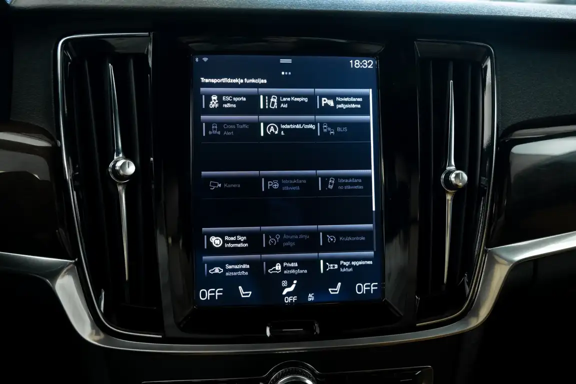 VOLVO S90