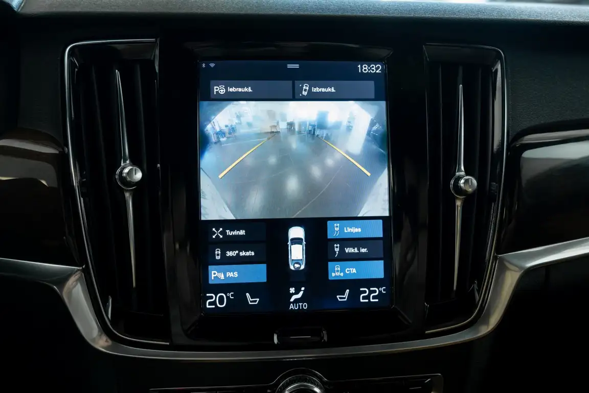 VOLVO S90