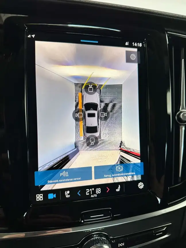 VOLVO S90