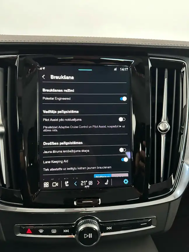 VOLVO S90