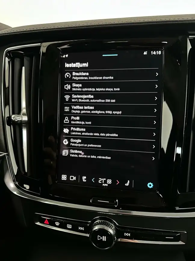 VOLVO S90