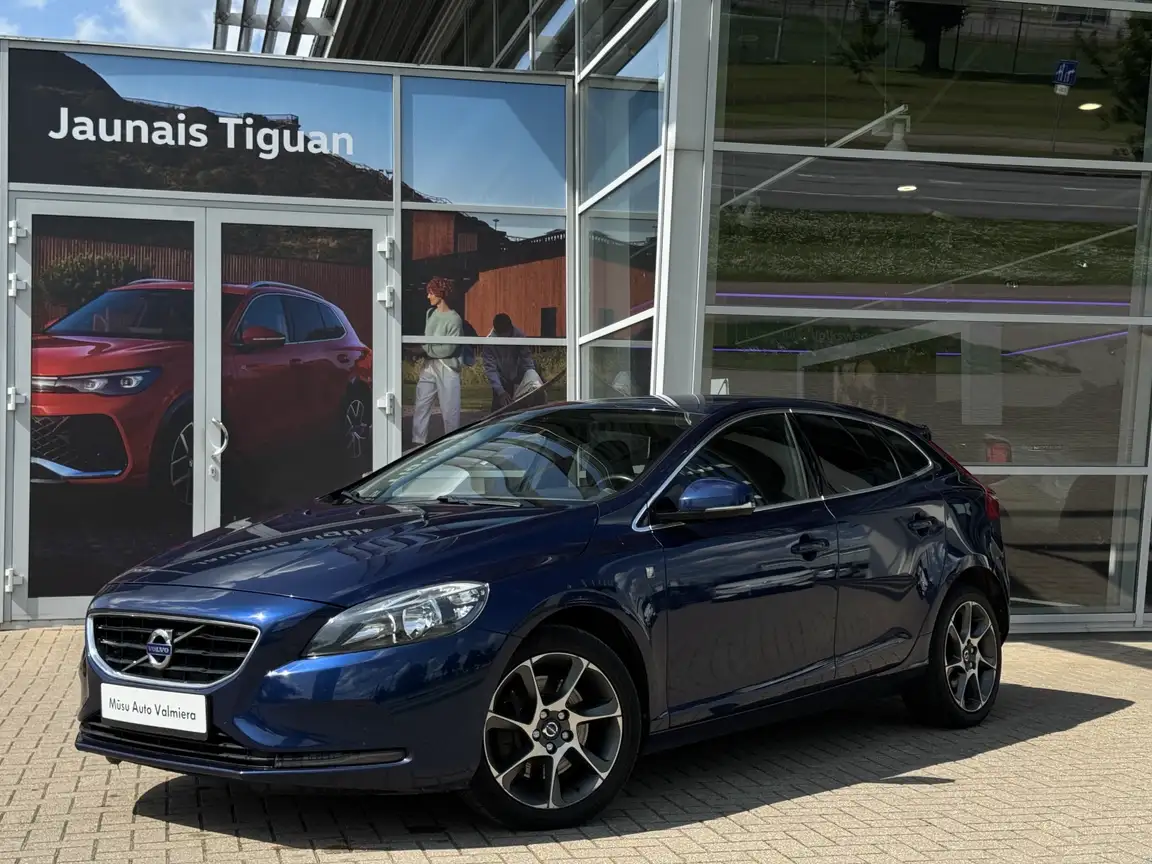VOLVO V40
