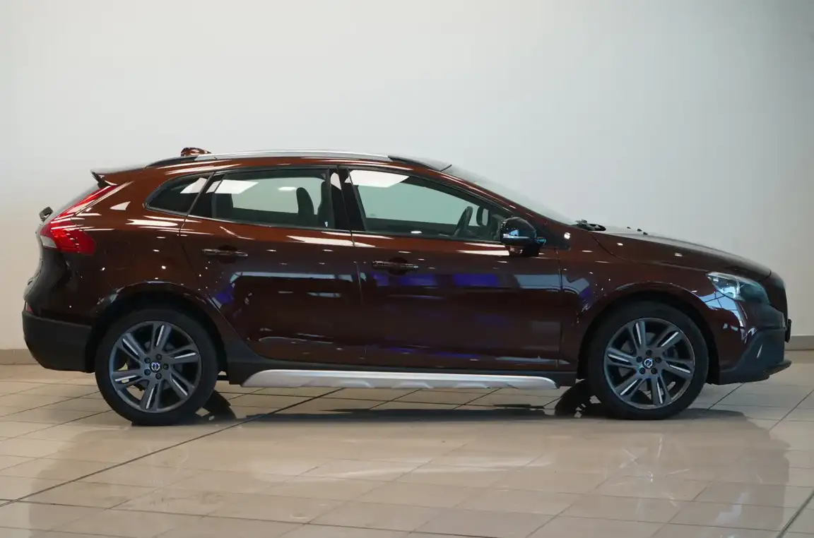 VOLVO V40