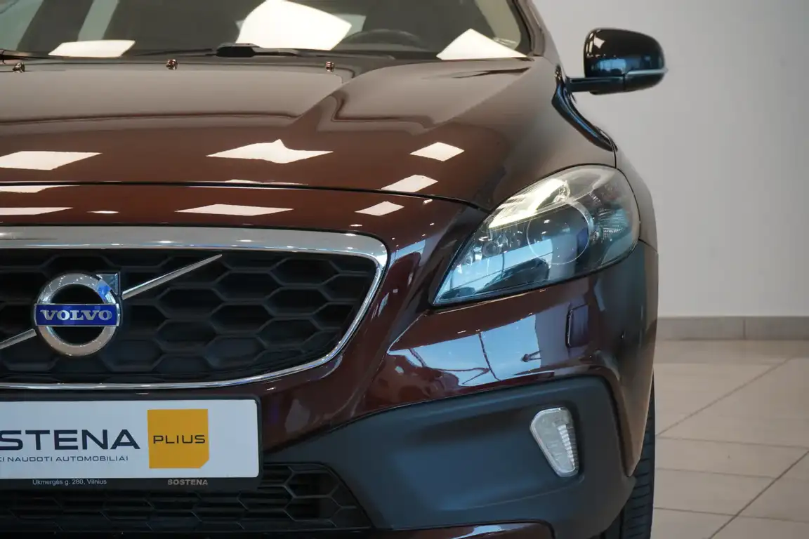 VOLVO V40