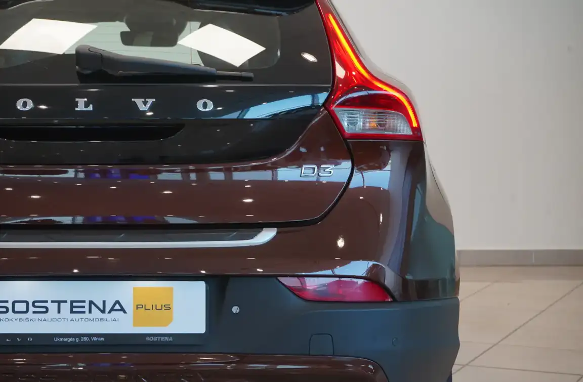 VOLVO V40