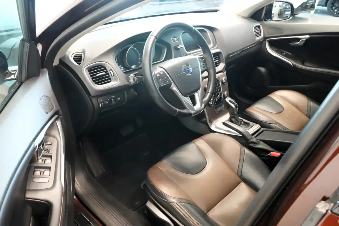 VOLVO V40