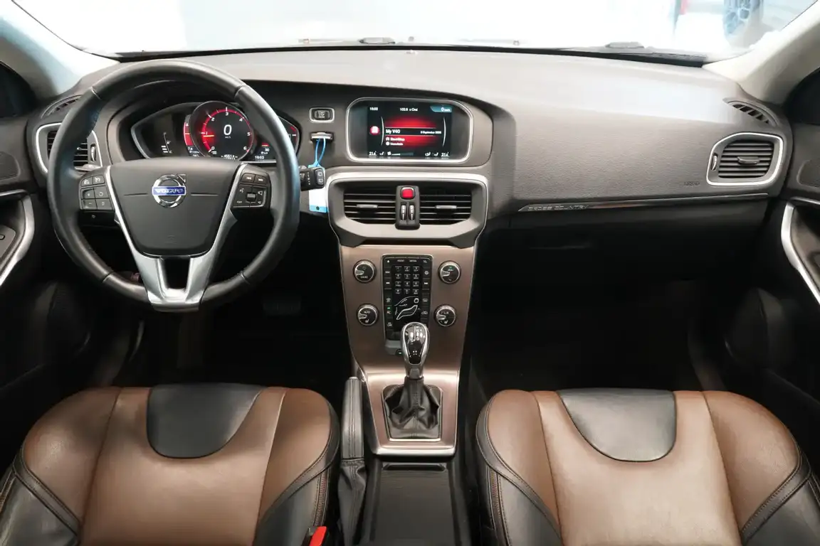 VOLVO V40
