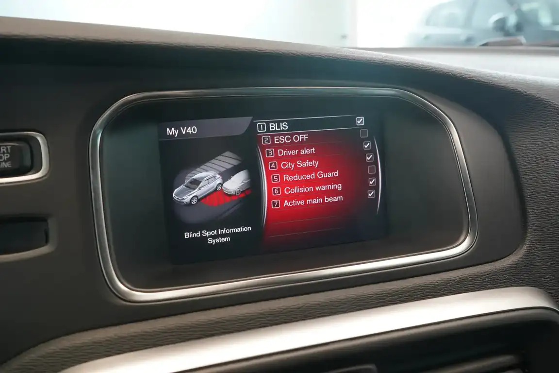 VOLVO V40