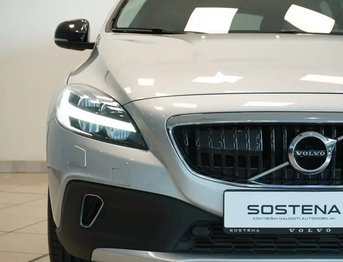 VOLVO V40