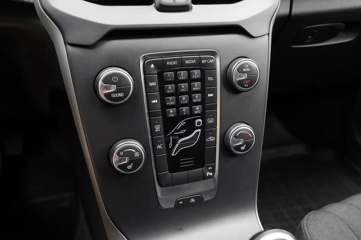 VOLVO V40
