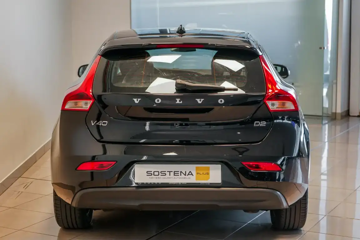 VOLVO V40