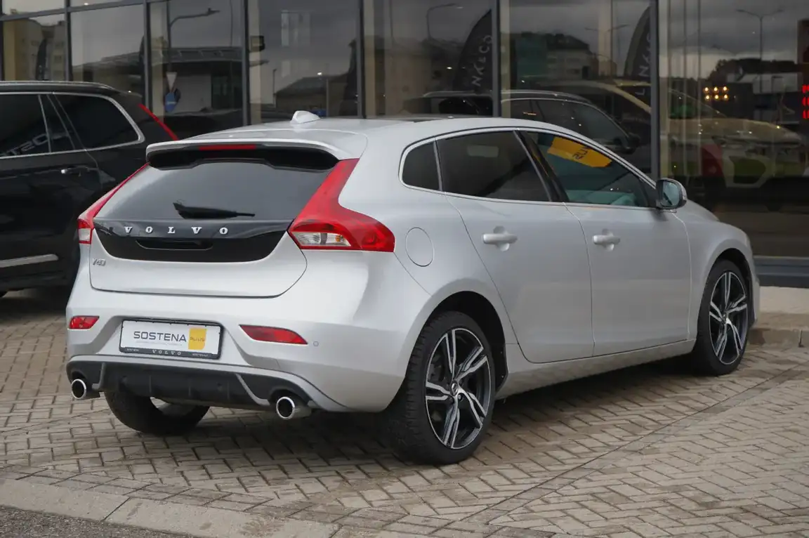 VOLVO V40