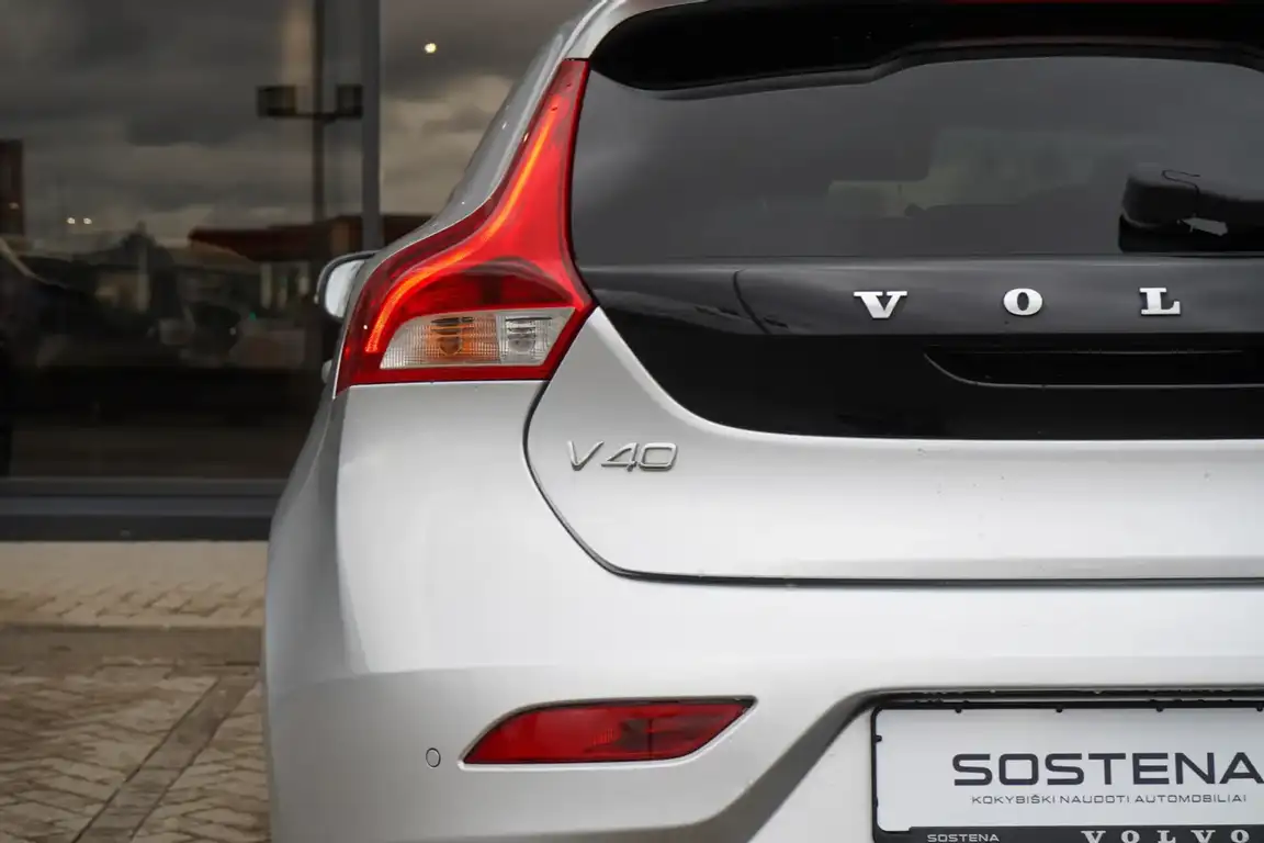 VOLVO V40