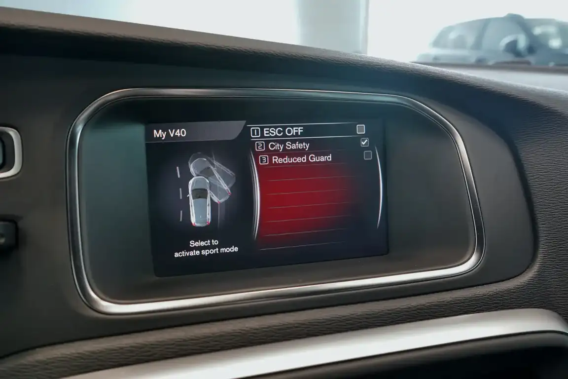 VOLVO V40