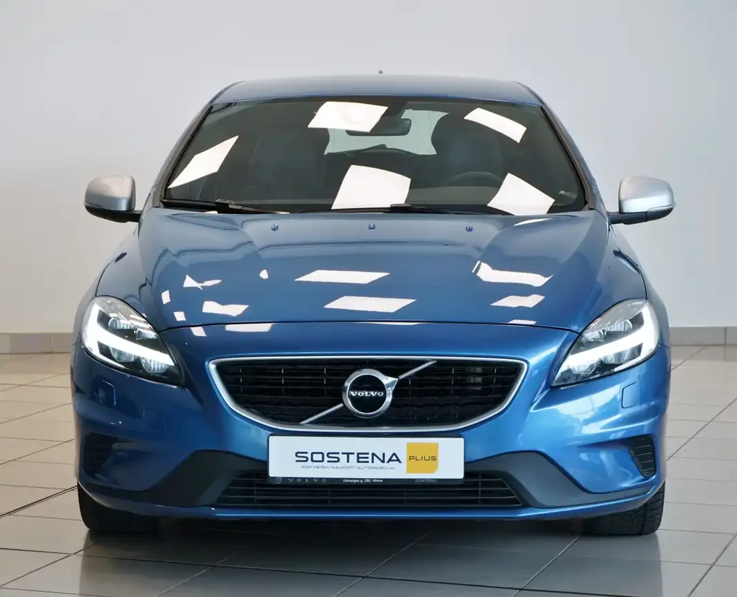 VOLVO V40