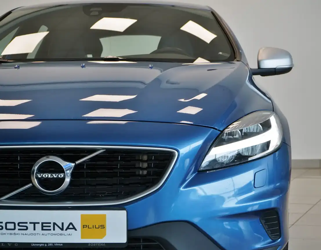 VOLVO V40