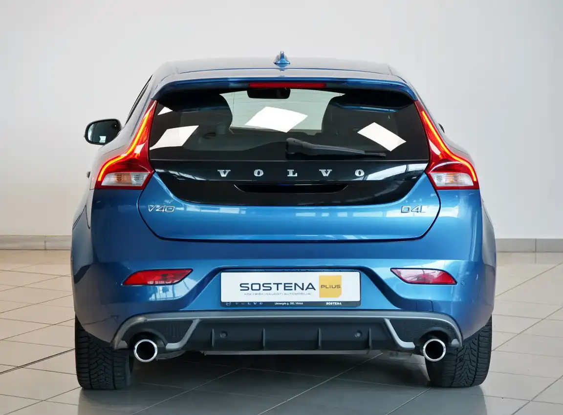 VOLVO V40