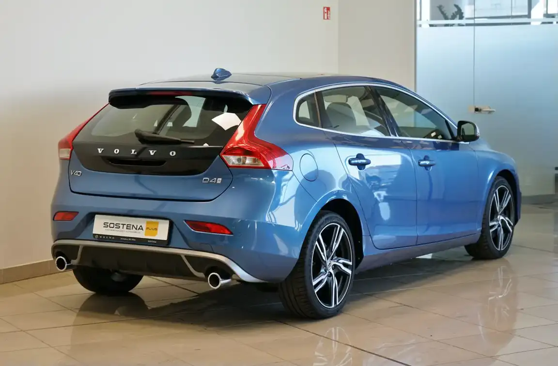 VOLVO V40