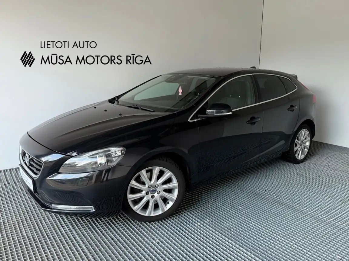 VOLVO V40