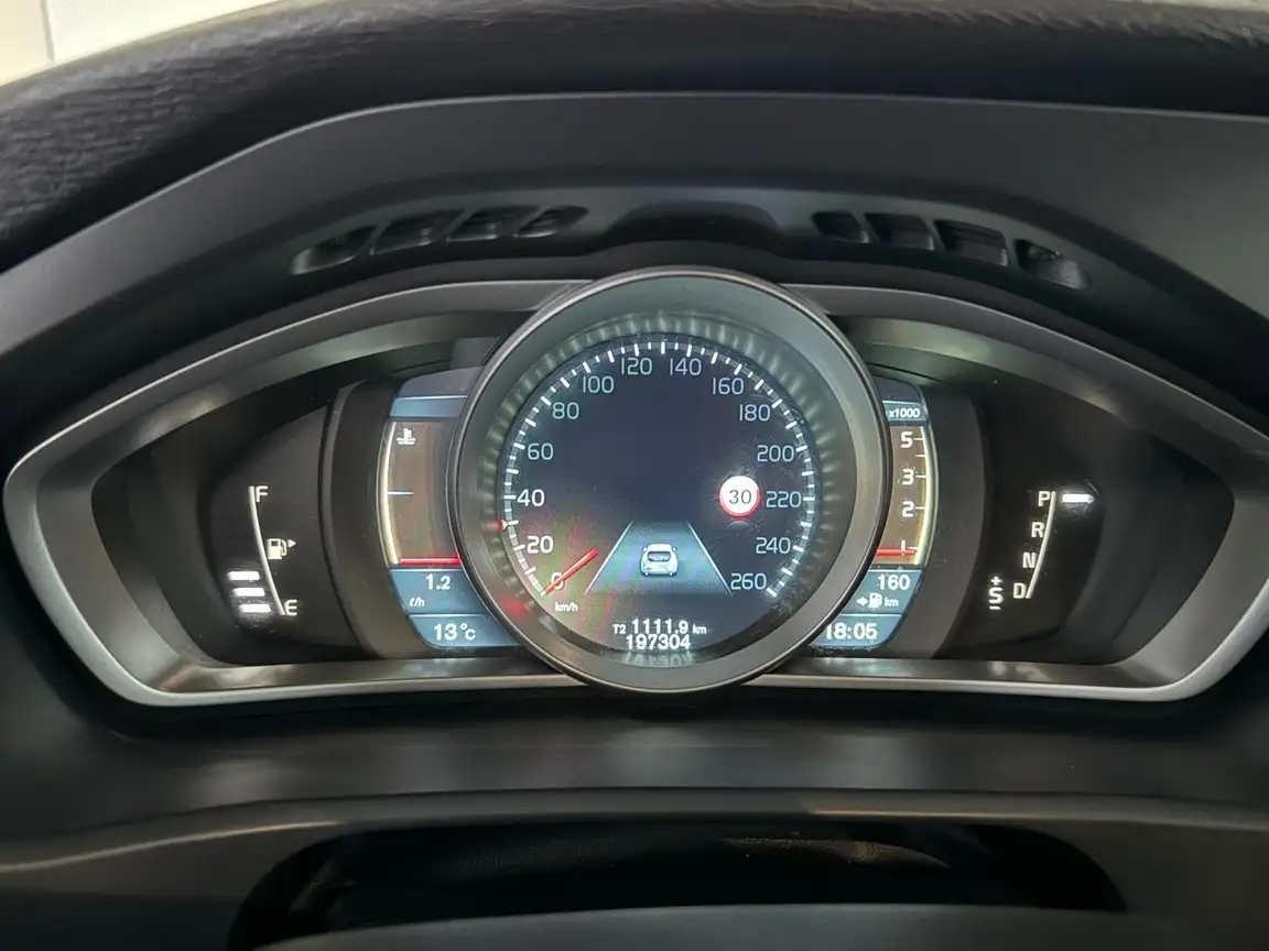 VOLVO V40