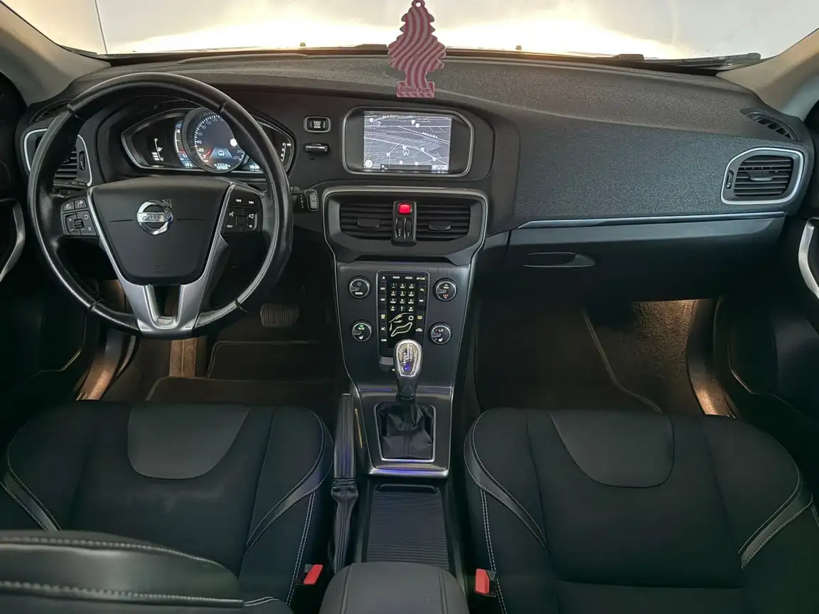 VOLVO V40