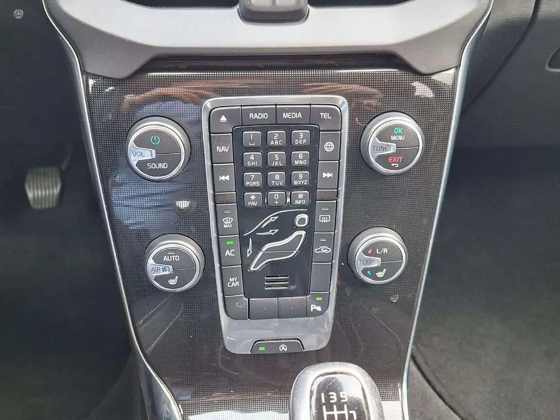 VOLVO V40