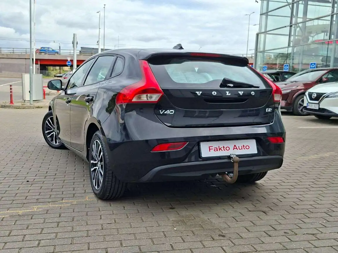 VOLVO V40